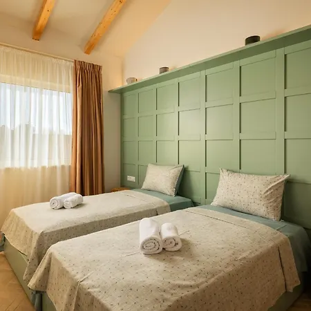 Vila Luxury Boutique With Natural Pool, Istra Madre *